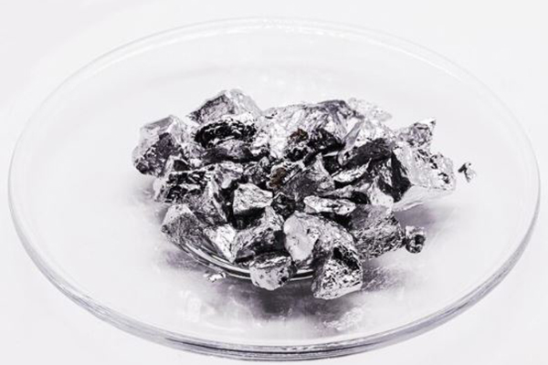 Ácido sulfúrico para la preparación de sales metálicas en la metalurgia